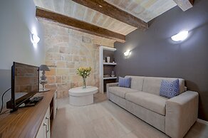Tritoni harbour suites