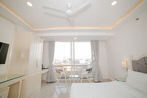 Pearl Courtyard