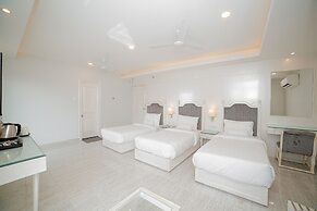 Pearl Courtyard