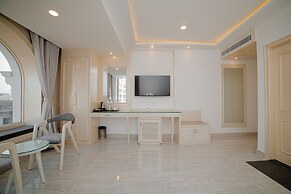 Pearl Courtyard