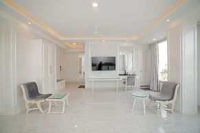 Pearl Courtyard