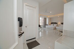 Pearl Courtyard