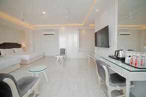 Pearl Courtyard