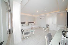Pearl Courtyard