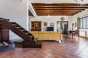 Charming Sea View Villa close to beach