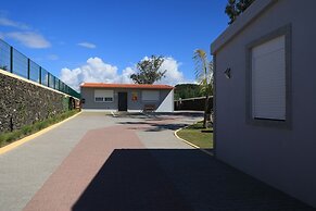 Parrots Village