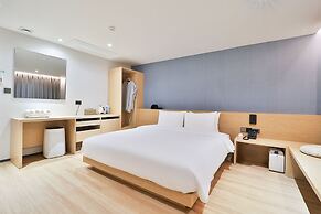 Custom Hotel