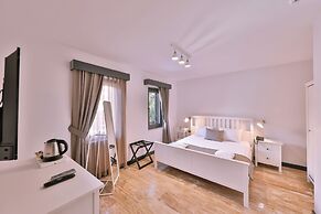Pitoresk Otel