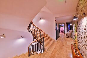 Pitoresk Otel