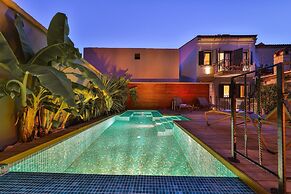 Pitoresk Otel