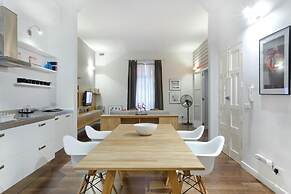 Premium Design Central Suite