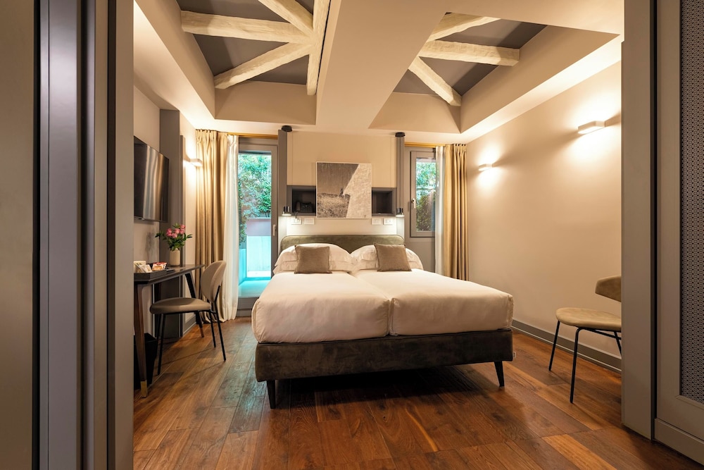 Loly Boutique Hotel