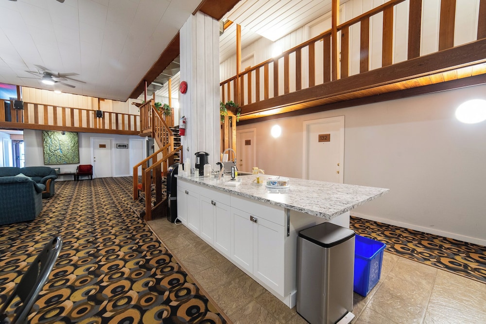 Uptowner Hotel