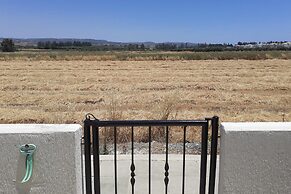 Beautiful 2-bed House in Mandria, Paphos