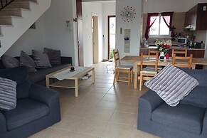 Beautiful 2-bed House in Mandria, Paphos