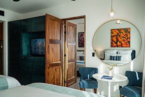 Flamboyan Hotel & Residences