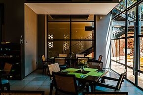 Flamboyan Hotel & Residences