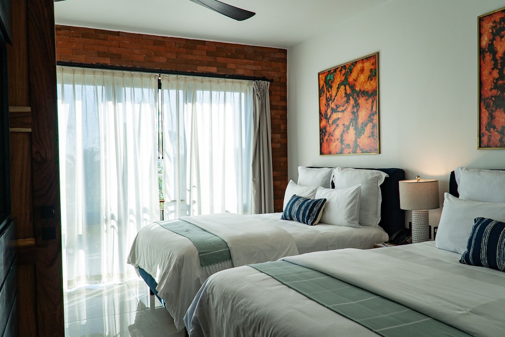 Flamboyan Hotel & Residences