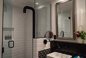 Flamboyan Hotel & Residences