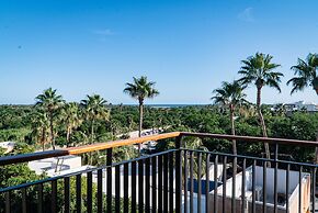 Flamboyan Hotel & Residences