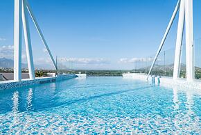 Flamboyan Hotel & Residences