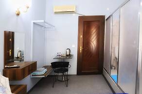 By Boss Hotel
