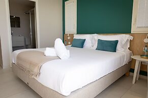 Eden Roc Villas