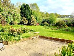 Luxurious Entire Studio in Axminster Suitable for