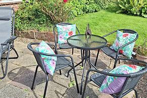 Luxurious Entire Studio in Axminster Suitable for