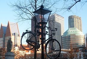 Moxy the Hague