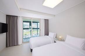 Shift Door Residence Hari