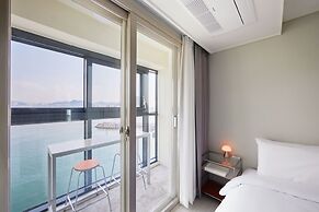 Shift Door Residence Hari