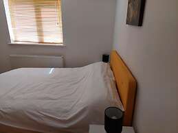Beautiful 1bed Apartment With a Back Garden