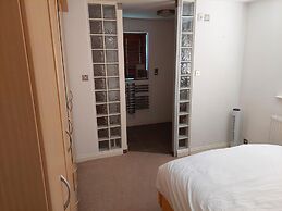Beautiful 1bed Apartment With a Back Garden