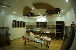 4 Bed Flat - Sleeps 8 - Pets - Smoking - Parking