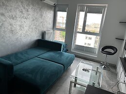 Cozy 2-Room Penthouse Lakeview W14