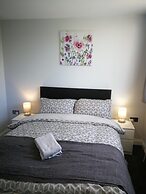 Bluewater House - Immaculate 4-bed in Greenhithe