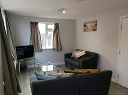 Bluewater House - Immaculate 4-bed in Greenhithe