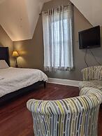 Stratford Suites - 66 Daly Ave