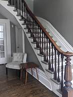 Stratford Suites - 66 Daly Ave