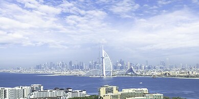 LUX Iconic Views at The Palm Tower 5