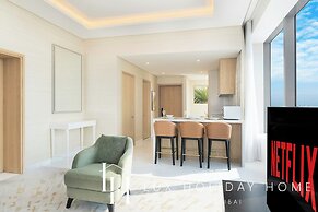 LUX Iconic Views at The Palm Tower 5