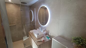 Loup Castel Boutique Hotel B&B