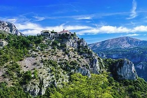 Loup Castel Boutique Hotel B&B
