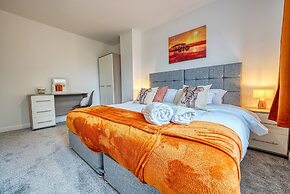 Modern 3 Bedroom 2 Bath Hse with Parking