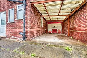 Modern 3 Bedroom 2 Bath Hse with Parking