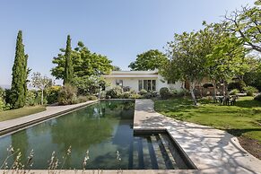 Almagor House