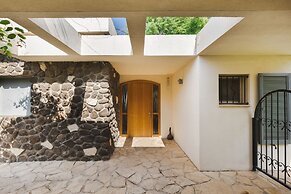 Almagor House