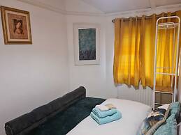 Immaculate 3-bed House in Middleton