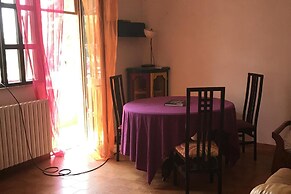 House - Sleeps 5 - Pets Ok - Parking